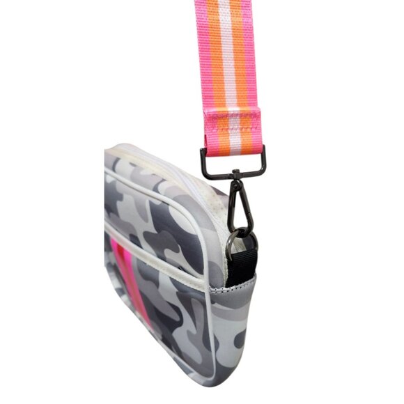 Haute Shore Drew Rise Compact Neoprene Crossbody Bag White Grey Camo - Picture 7 of 12